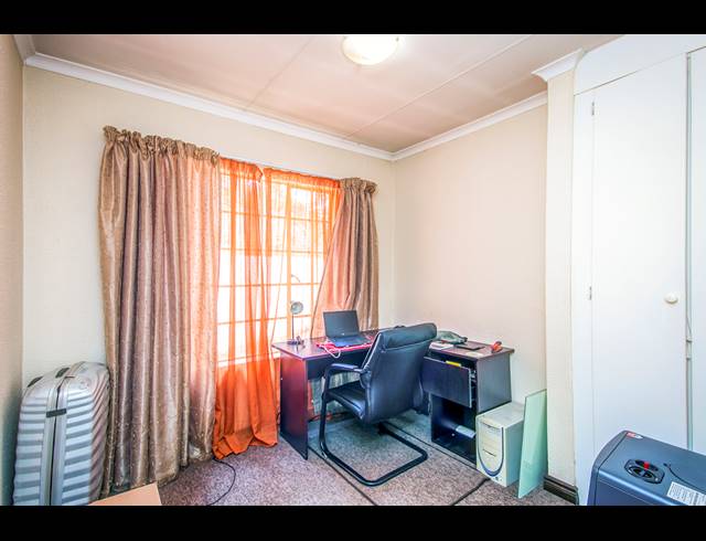3 BEDROOM SIMPLEX FOR SALE IN FOURWAYS